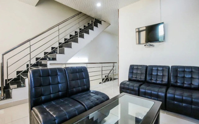Royal Guest House by OYO Rooms