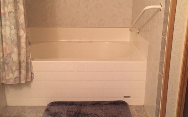 Daniels Lake Lodge B&B