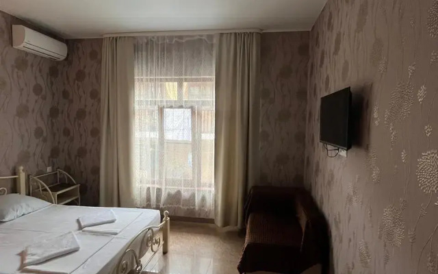 Rosa Home Loo Guest House