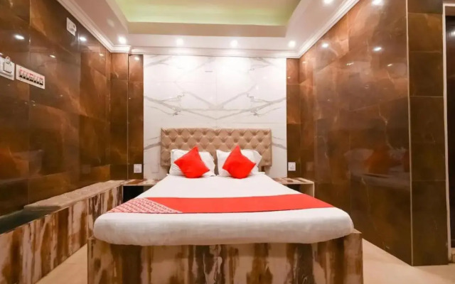 Oyo Flagship 806008 Hotel New Athiti Nivas