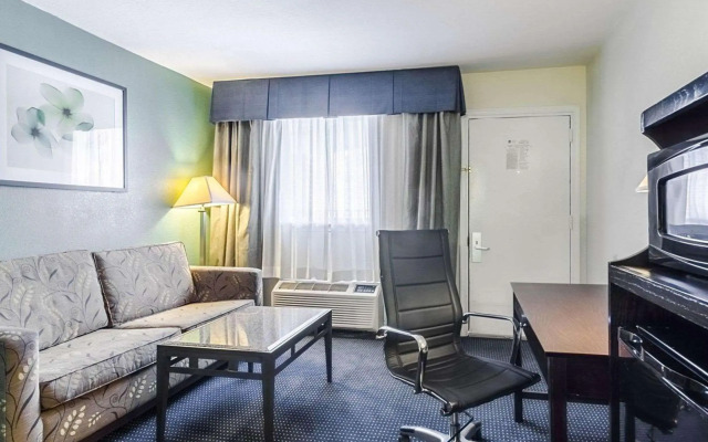 Rodeway Inn & Suites Williamsburg Central