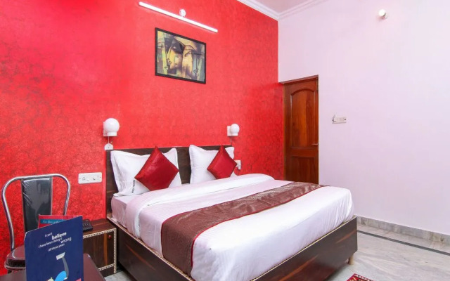 OYO Rooms Near Mayo Hospital