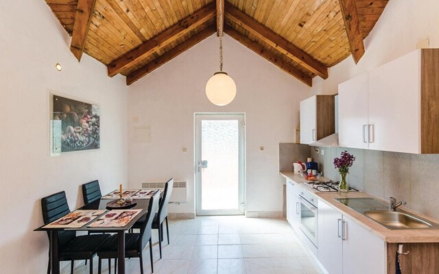 Nice Home in Sreser With Wifi and 2 Bedrooms