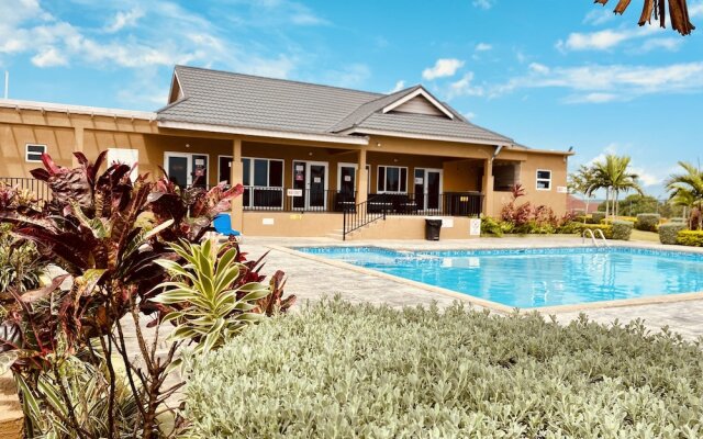 Jhadano Villa 3BR Pool Shuttle 3 Mins to Beach