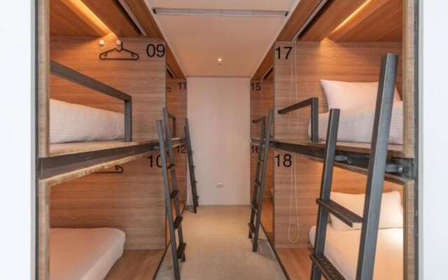 Bouti City Capsule Inn