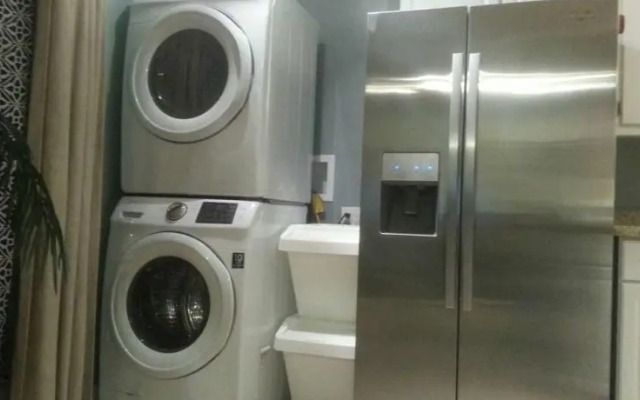 Apt 1331 East 7th St