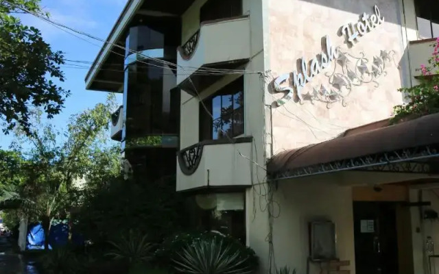 Splash Mountain Resort Hotel