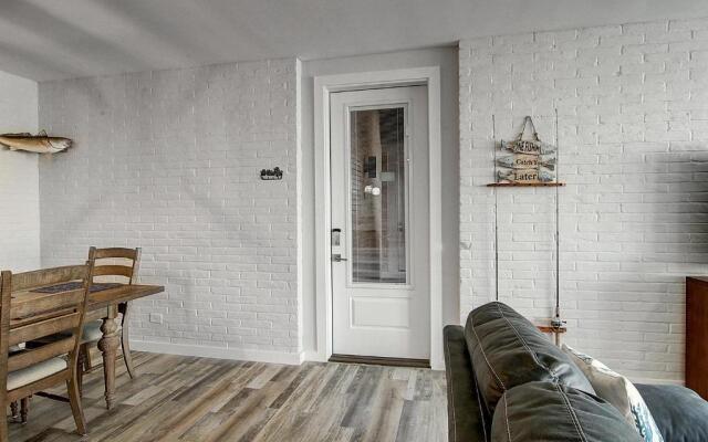Channelview 215