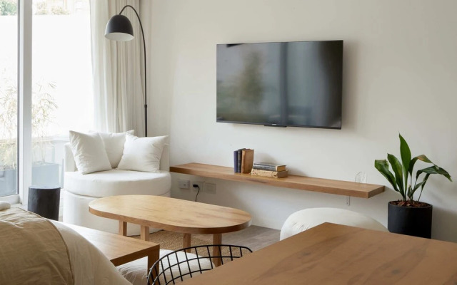 Cozy  Modern Studio 209