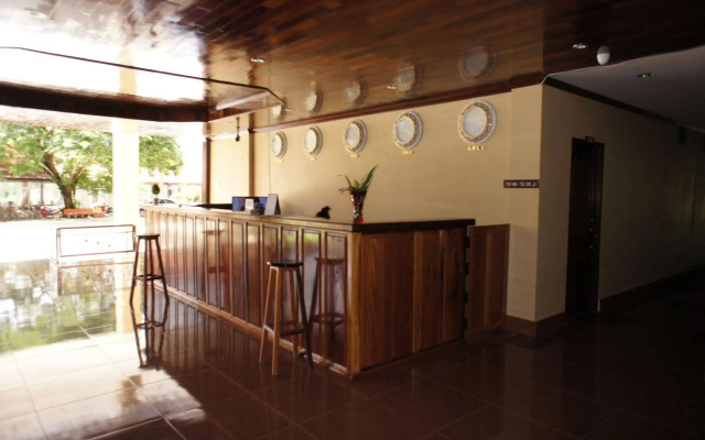 The Grand Riverside Hotel