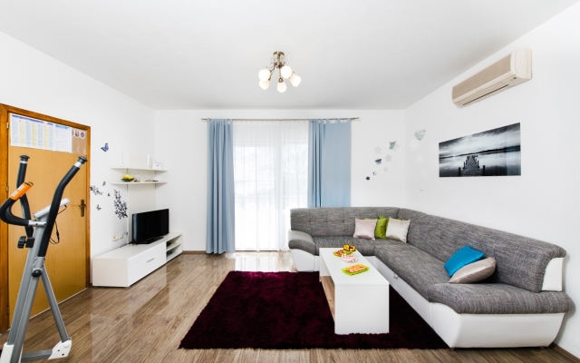 Apartment MARISKA - with swimming pool A1 Podstrana, Riviera Split