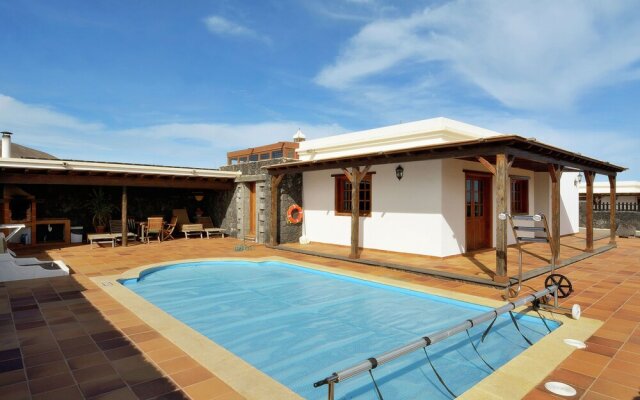 Spacious Villa in San Bartolomé With Swimming Pool