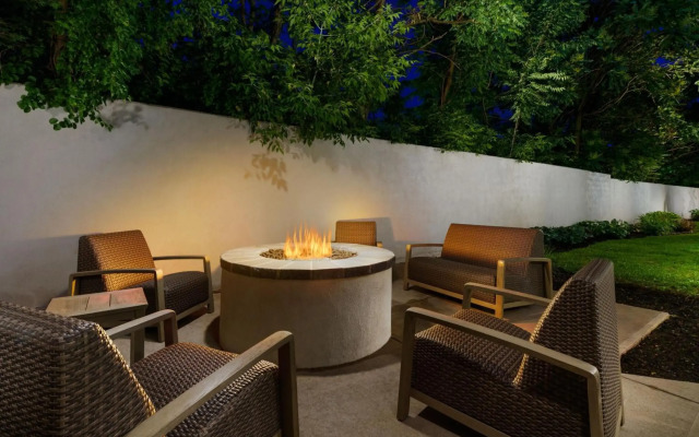 Courtyard By Marriott Farmington