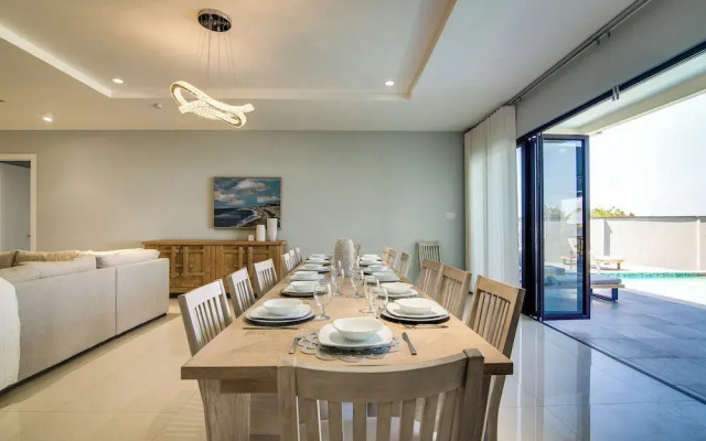 Luxury Oceanfront Villa Fully Staffed