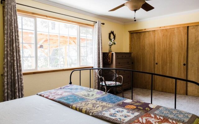 Sierra Lakes Retreat