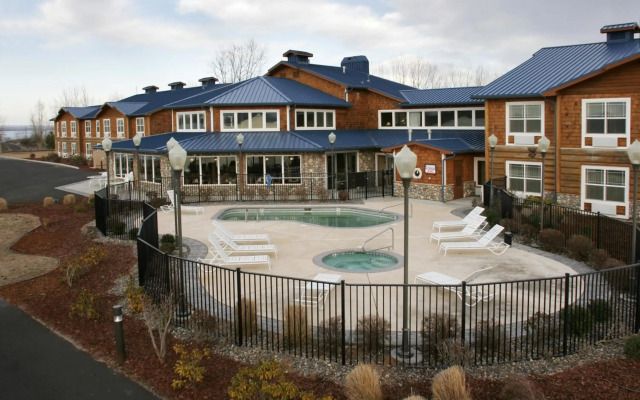 River Lodge And Grill