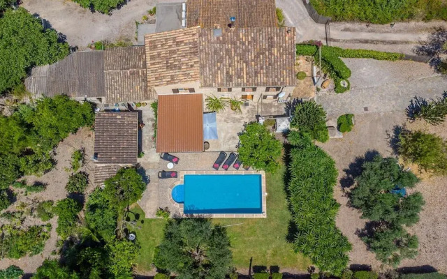 Traditional Charm With Private Pool