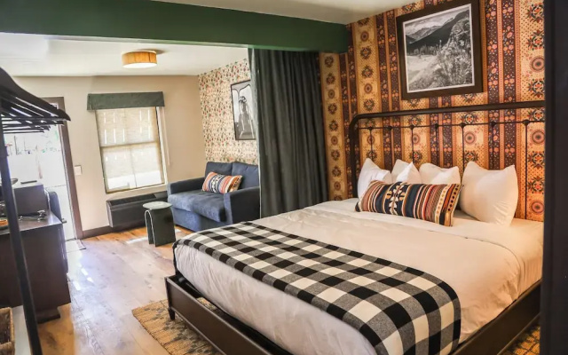 Altus Lodge