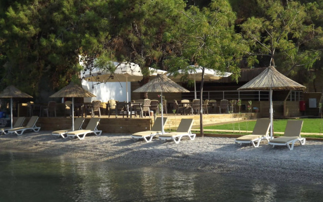 Alesta Yacht Hotel