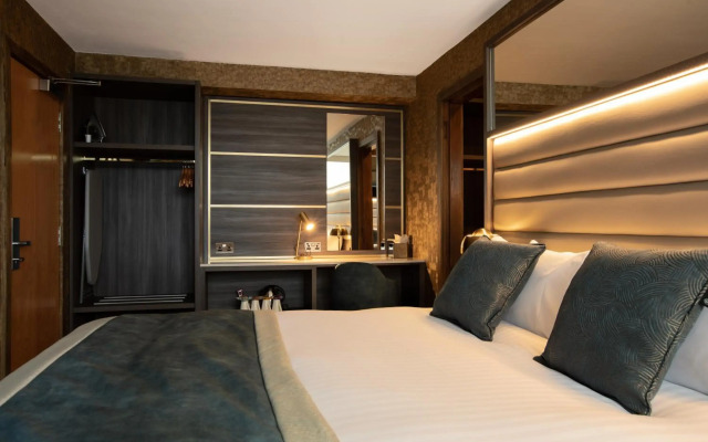 Carlton Hotel