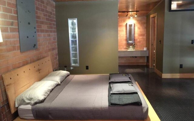The Hangar Lofts Hotel