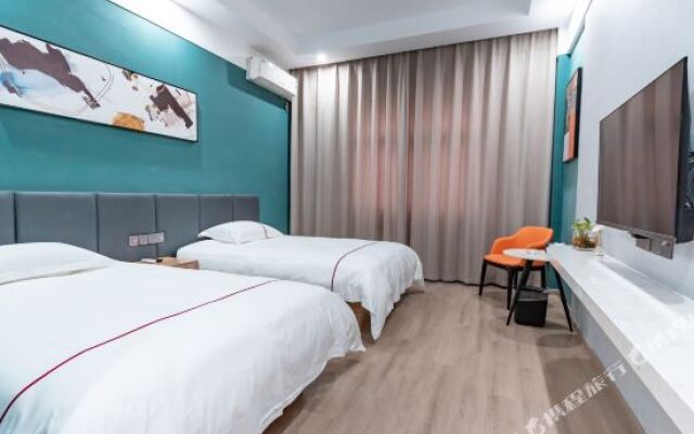 Qinke Business Hotel Gongqing