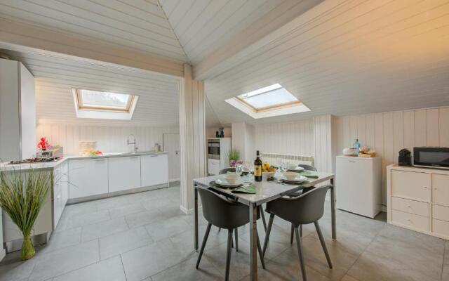 White Paradise Rooftop Stunning Lake View