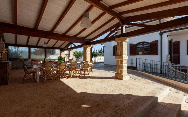 Tenuta San Cassiano with garden and pool