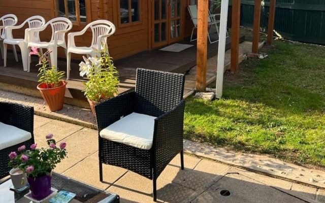 3-bed House Sleeps 4 With Free Parking