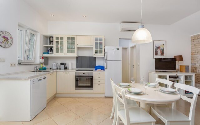 Beautiful Home in Njivice With Wifi and 3 Bedrooms