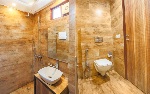 Fabhotel Royal Touch