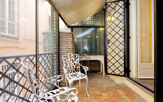 Spanish Steps Charming Apartment