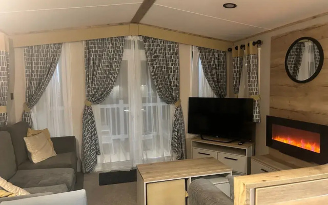 Hafan y Mor Park 3-bed Caravan, Sleeps 8, Pets Ok