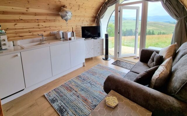 Forester's Retreat Glamping - Dinas View