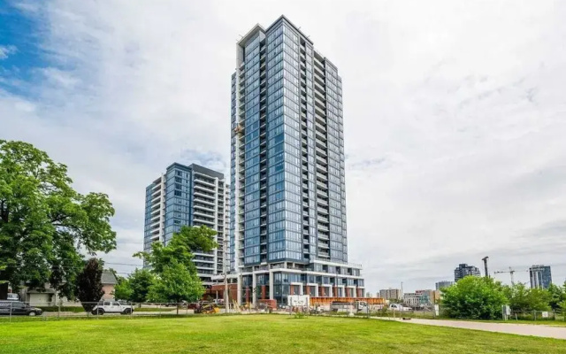 High Rise 1BR Building With Gorgeous Views
