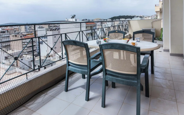 Koridalos Terrace Apt w Spectacular View