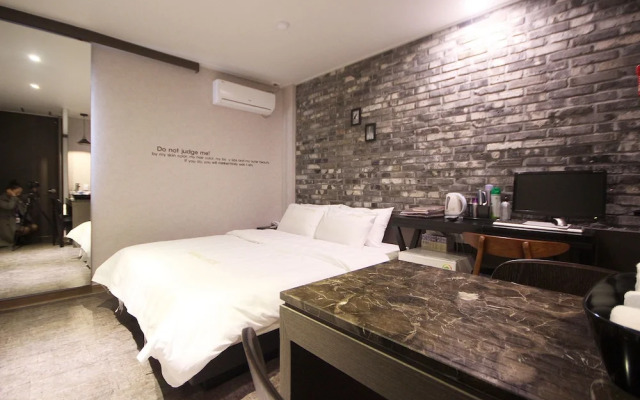 Paradise Hotel