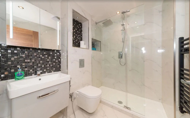 Newly Refurbished Flat Hyde Park London