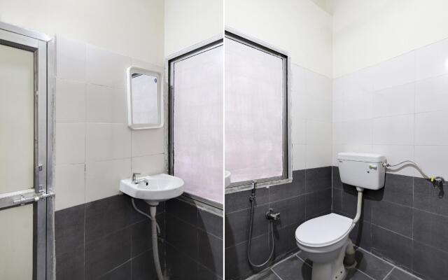 OYO 75379 Raja Ram Hotel