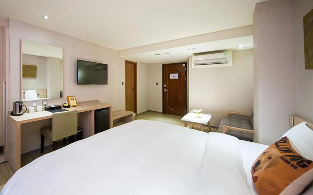 Smile 73 Hotel