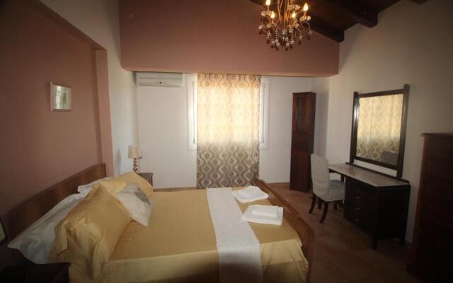 Private Villa AKOBARA, 2km from city center