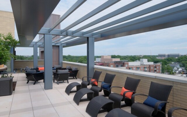 Bluebird Suites near Bethesda Metro