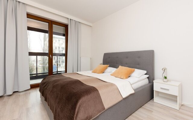 Roomy Apartment Grzybowska219 by Renters