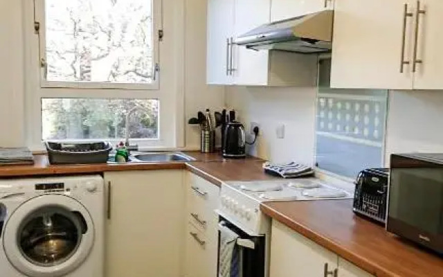 Carnock Road Apartment - Silverburn Shopping Centre