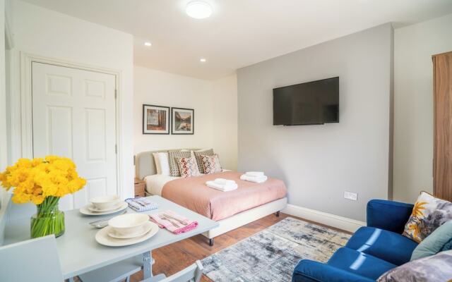 Earl's Court by CAPITAL 119