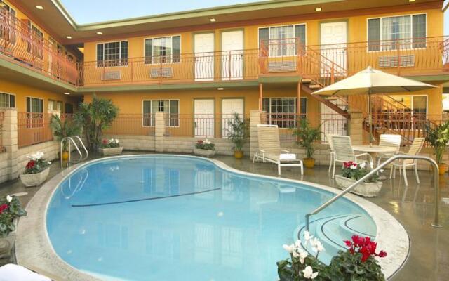 Studio Inn & Suites Downey