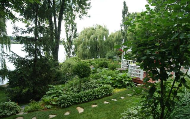 Auberge La Belle Aux Berges