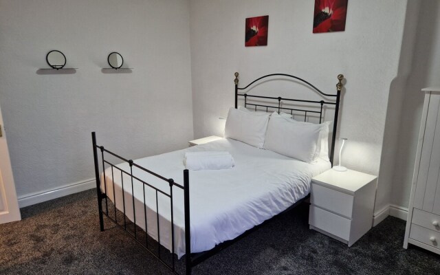 Birtley's Diamond 3 bed Apt, Sleeps 6 Guests