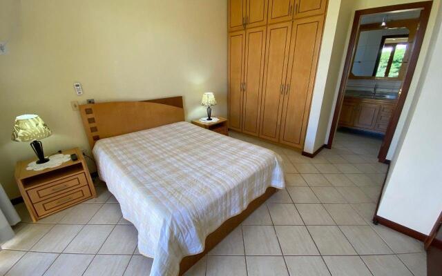 Casa 3 Dormitórios Jurere Internacional