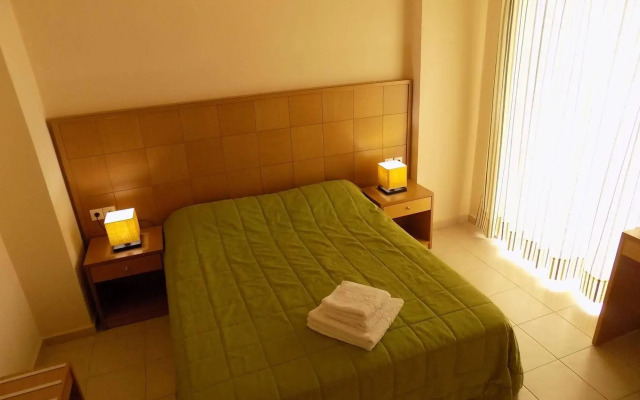 Manolis Apartments